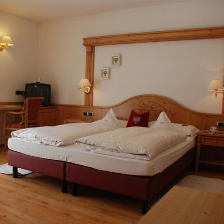 Hotel Flora Selva di Val Gardena Luaran gambar