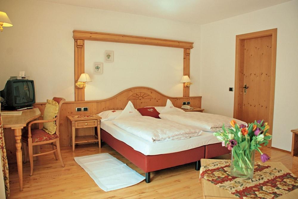 Hotel Flora Selva di Val Gardena Luaran gambar