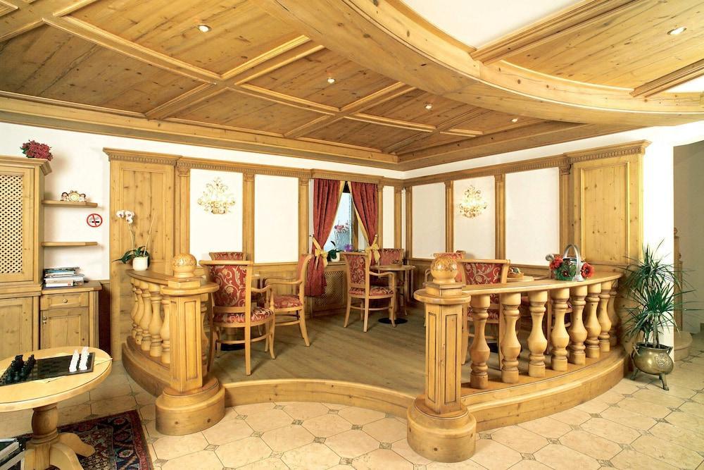 Hotel Flora Selva di Val Gardena Luaran gambar