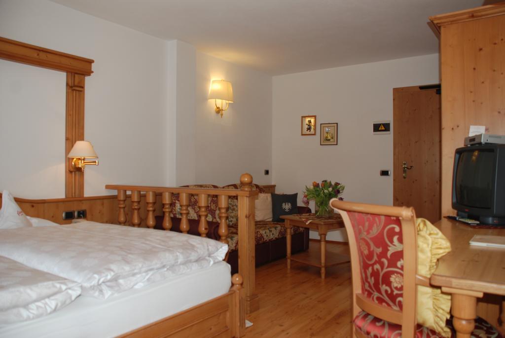 Hotel Flora Selva di Val Gardena Bilik gambar