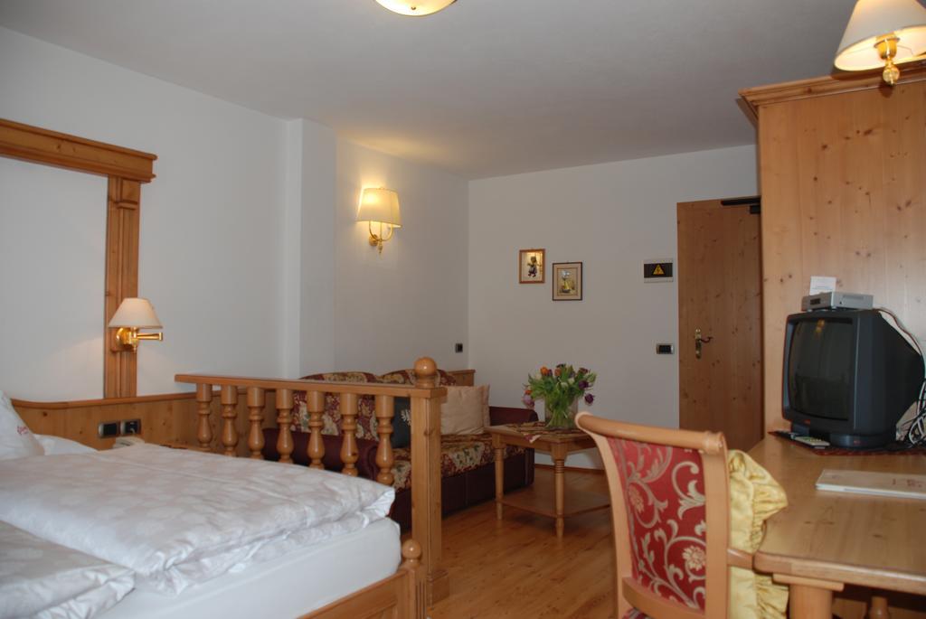 Hotel Flora Selva di Val Gardena Bilik gambar