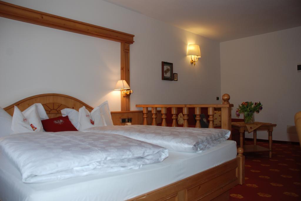 Hotel Flora Selva di Val Gardena Bilik gambar