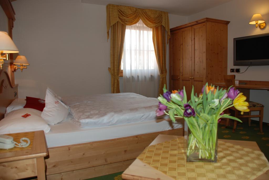 Hotel Flora Selva di Val Gardena Bilik gambar