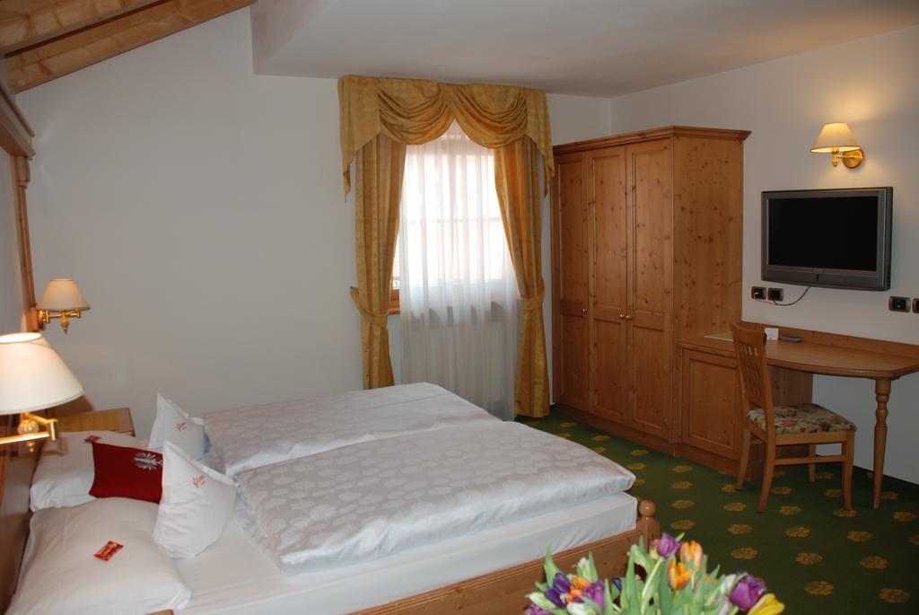 Hotel Flora Selva di Val Gardena Bilik gambar