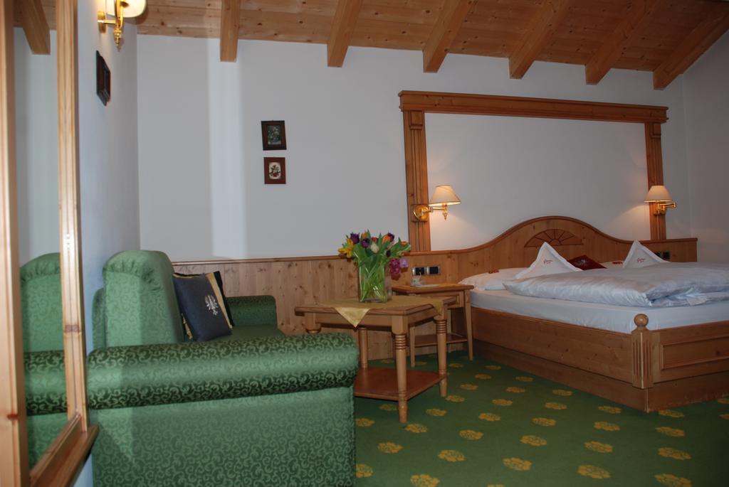 Hotel Flora Selva di Val Gardena Bilik gambar