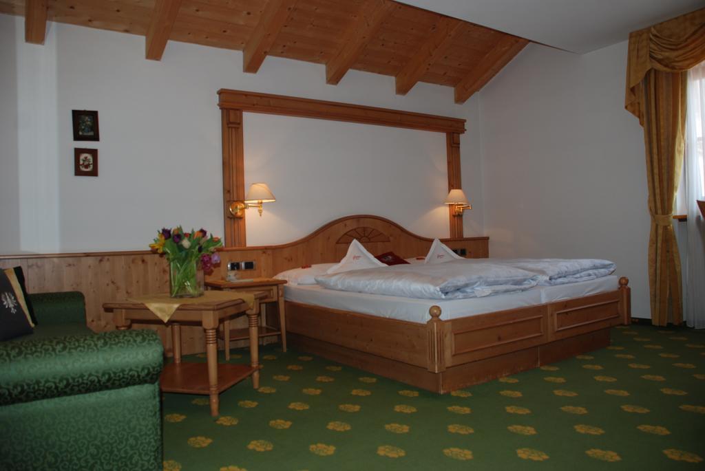 Hotel Flora Selva di Val Gardena Bilik gambar