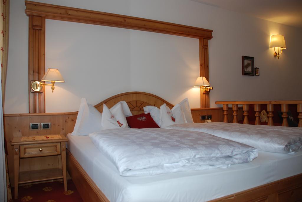 Hotel Flora Selva di Val Gardena Bilik gambar