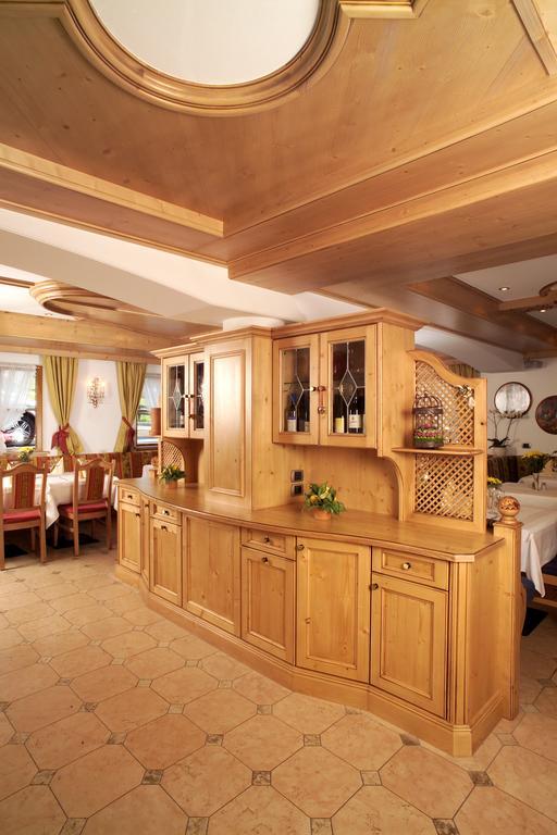 Hotel Flora Selva di Val Gardena Luaran gambar