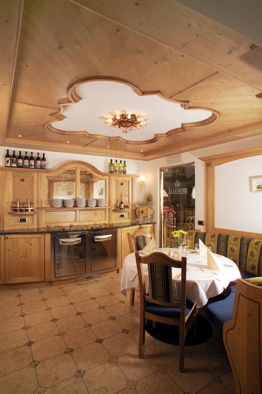 Hotel Flora Selva di Val Gardena Luaran gambar
