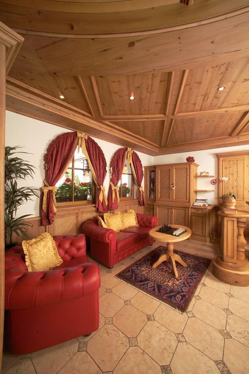 Hotel Flora Selva di Val Gardena Luaran gambar