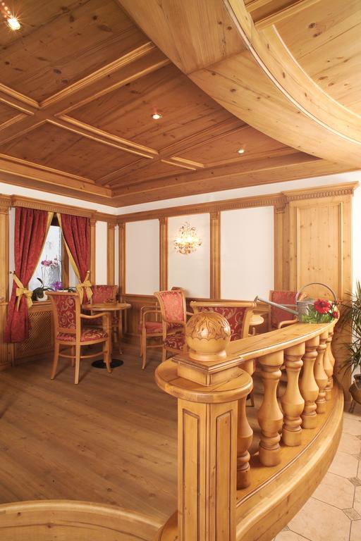 Hotel Flora Selva di Val Gardena Luaran gambar