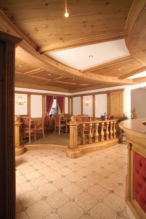 Hotel Flora Selva di Val Gardena Luaran gambar