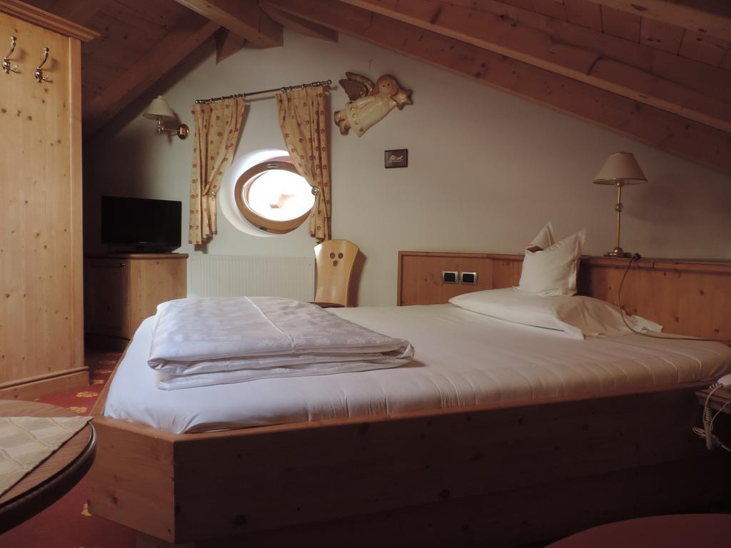 Hotel Flora Selva di Val Gardena Bilik gambar