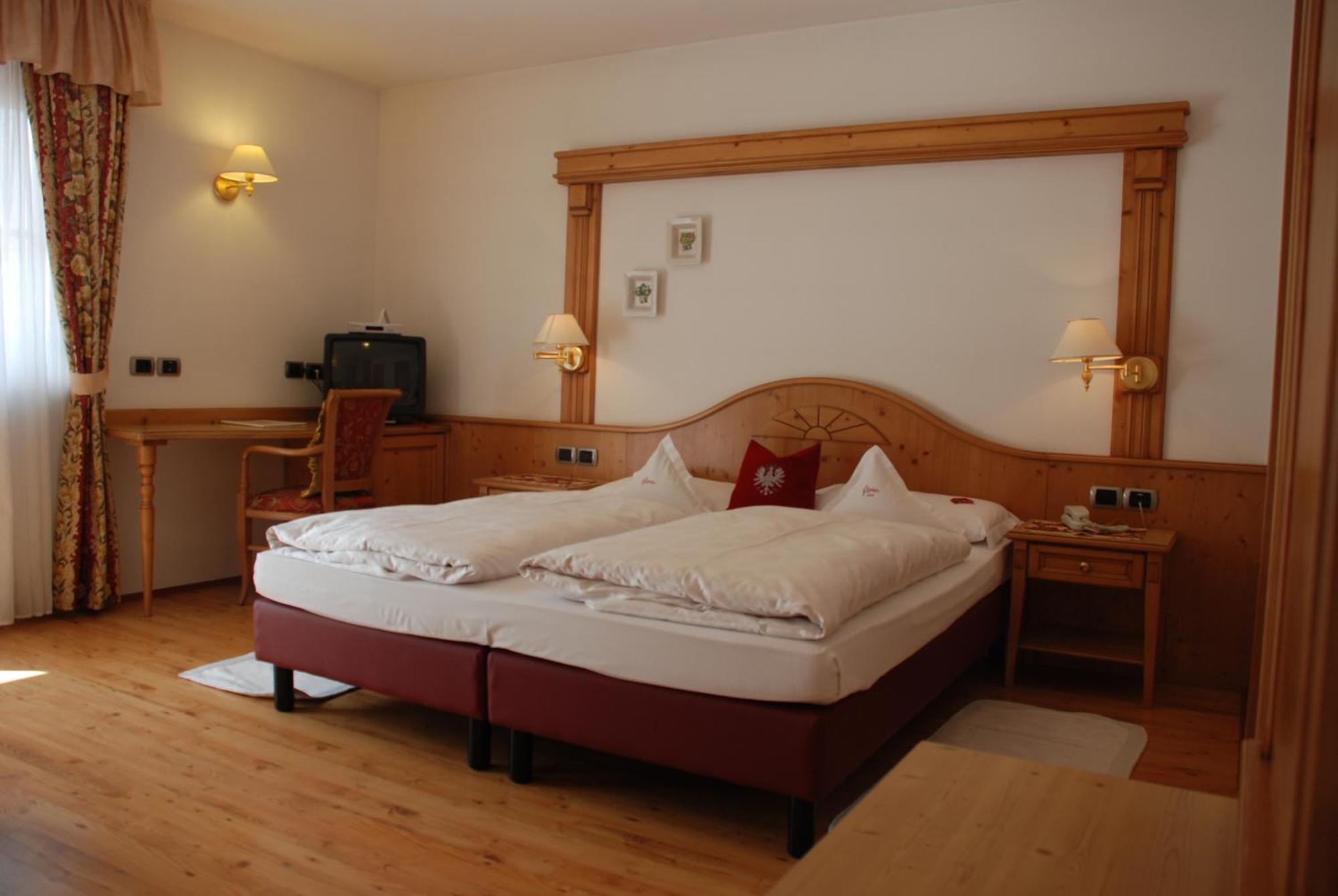 Hotel Flora Selva di Val Gardena Luaran gambar