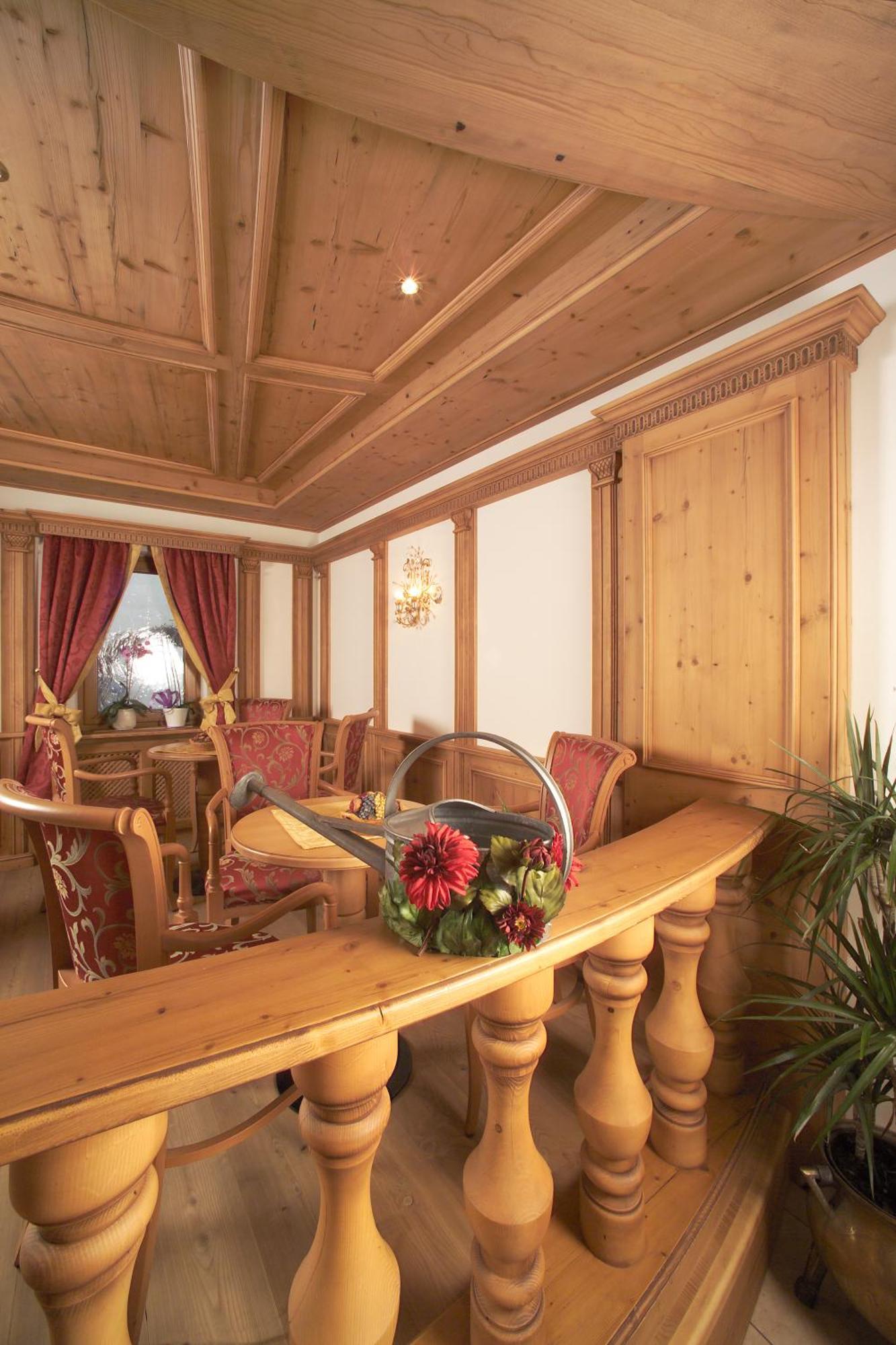 Hotel Flora Selva di Val Gardena Luaran gambar