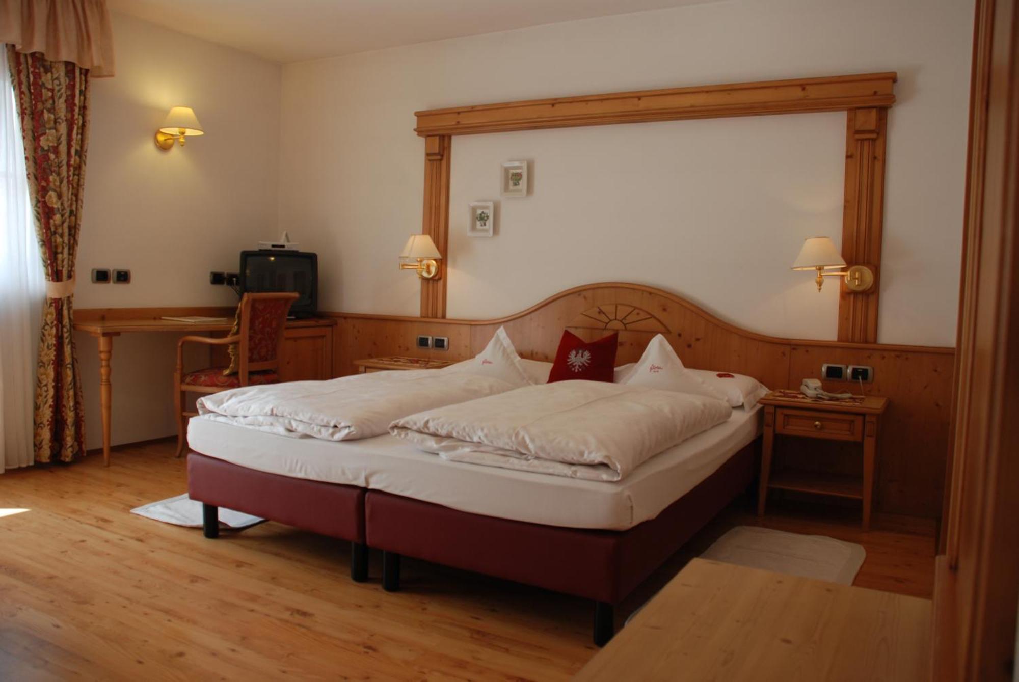Hotel Flora Selva di Val Gardena Luaran gambar
