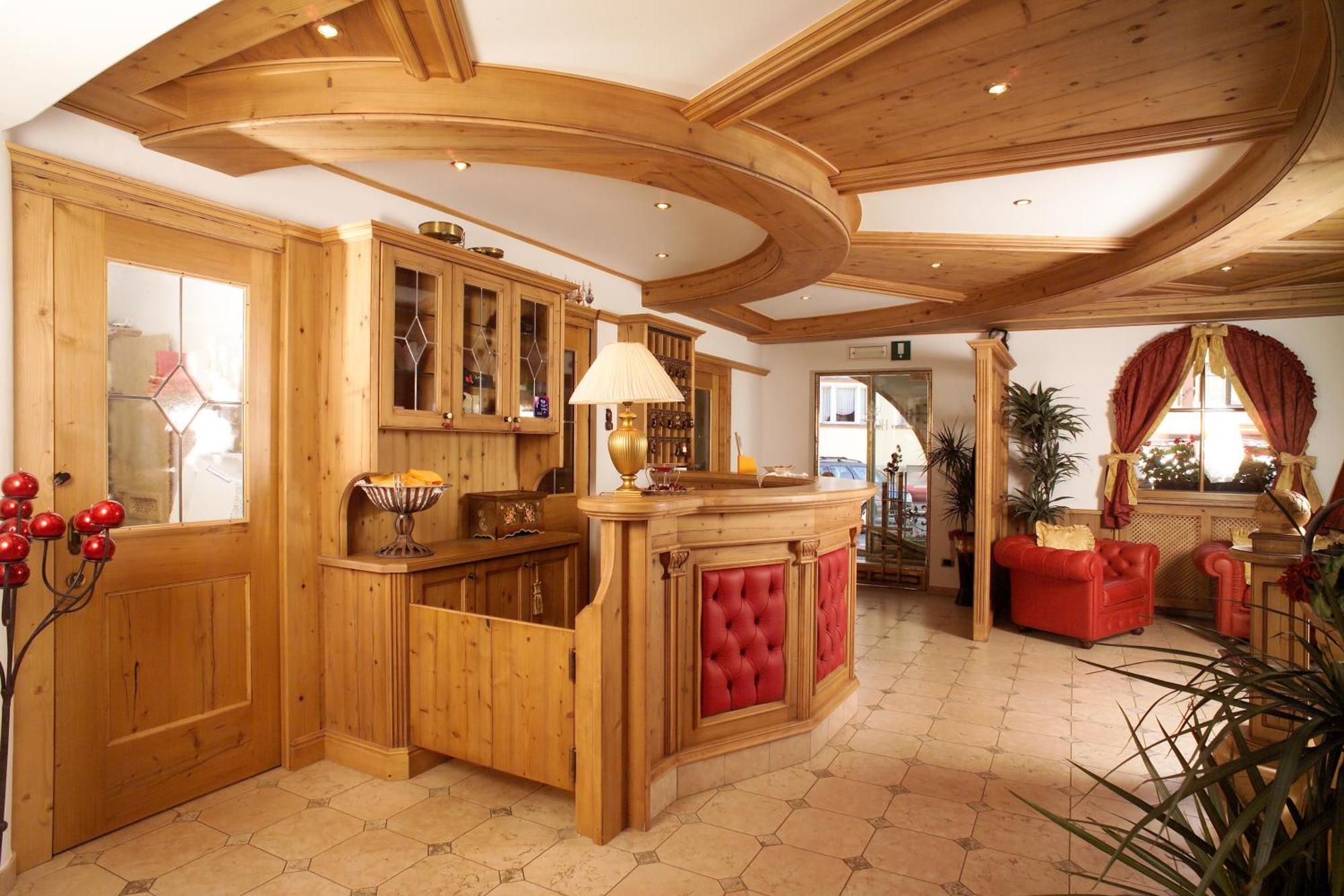 Hotel Flora Selva di Val Gardena Luaran gambar
