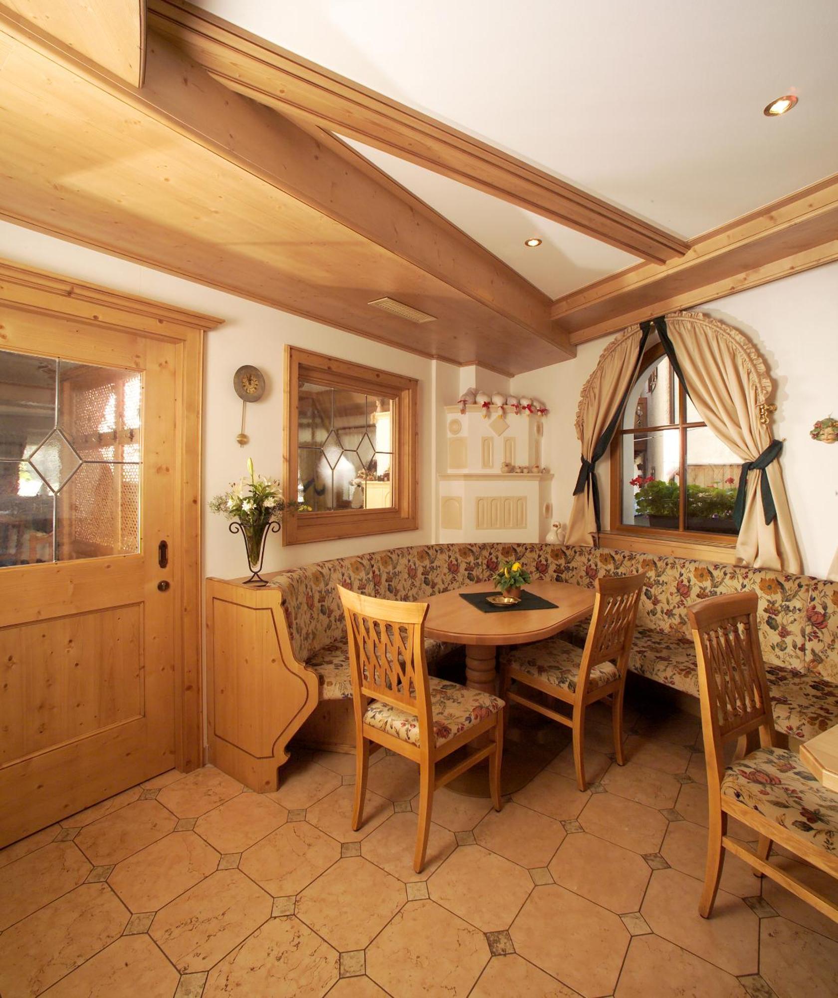 Hotel Flora Selva di Val Gardena Luaran gambar