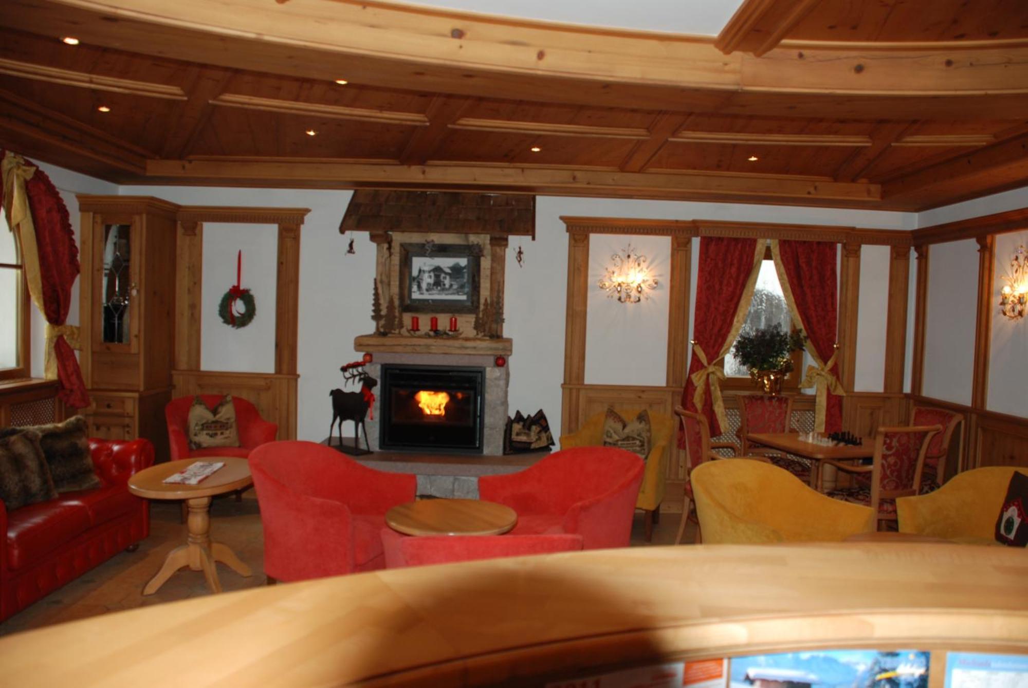Hotel Flora Selva di Val Gardena Luaran gambar
