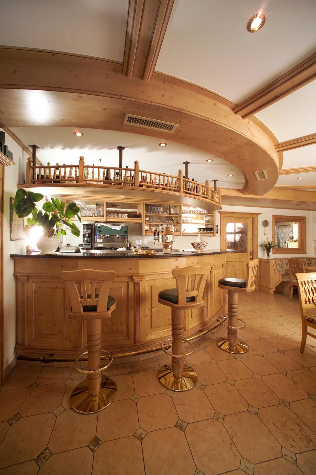 Hotel Flora Selva di Val Gardena Luaran gambar
