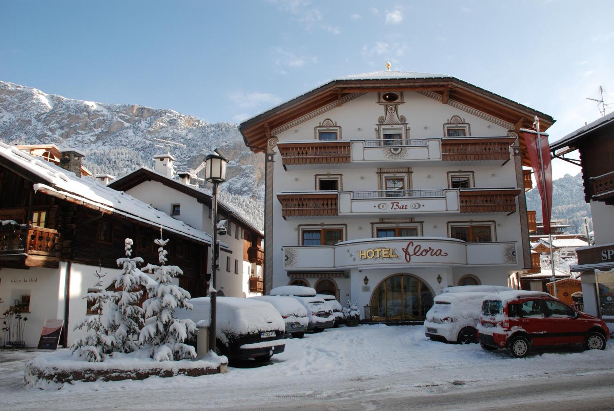 Hotel Flora Selva di Val Gardena Luaran gambar