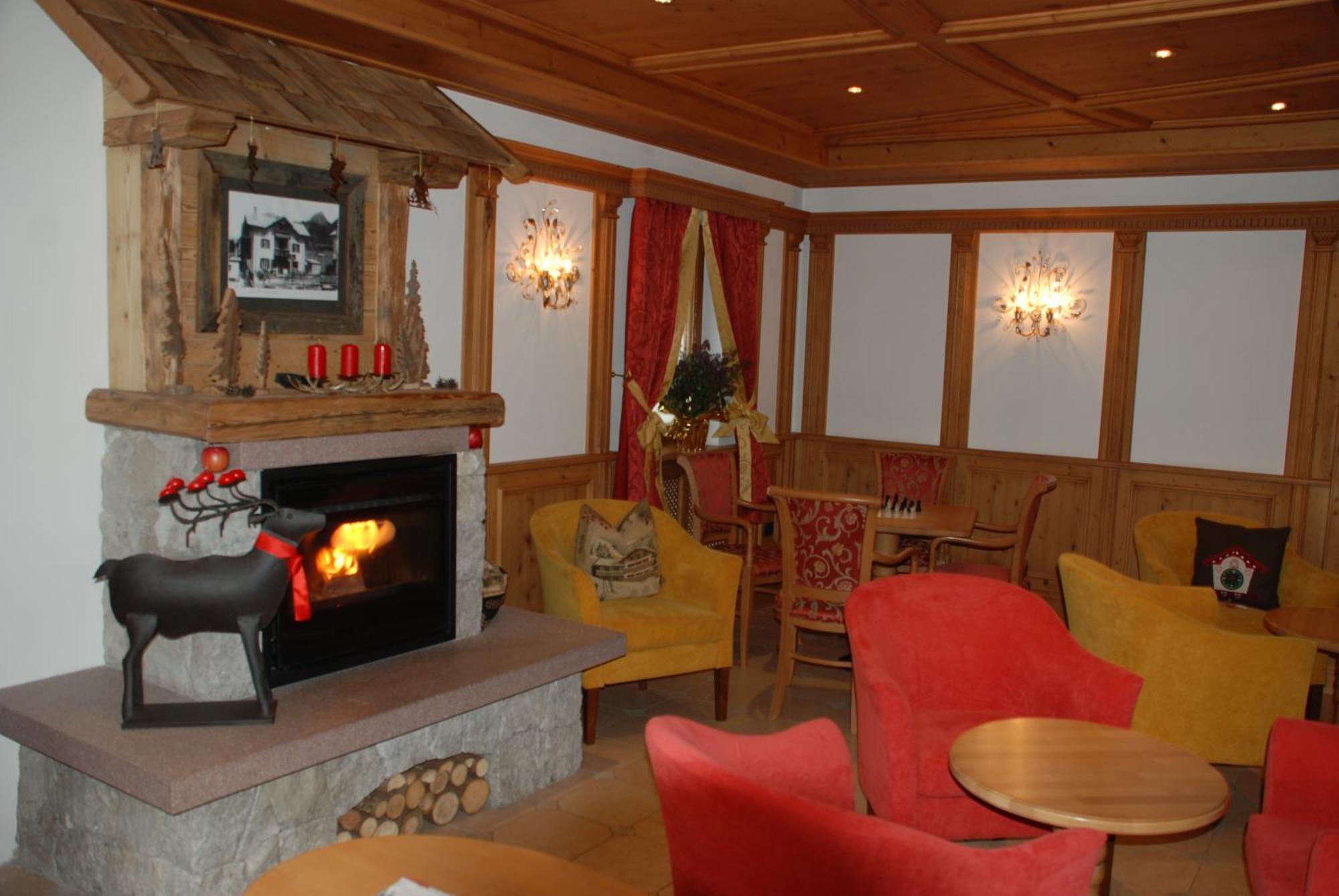 Hotel Flora Selva di Val Gardena Luaran gambar