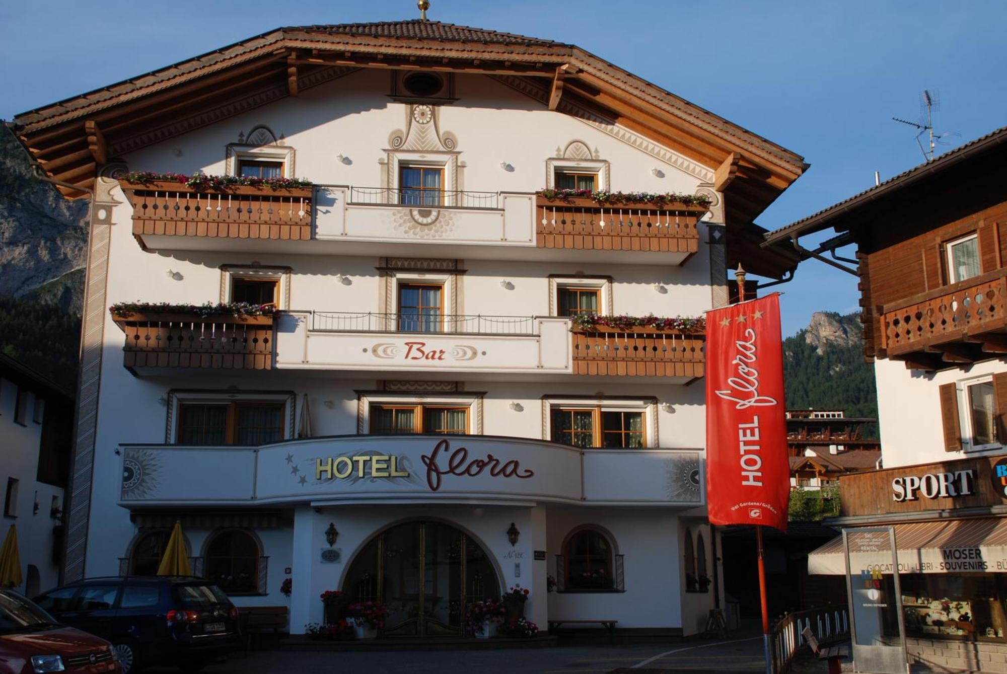 Hotel Flora Selva di Val Gardena Luaran gambar