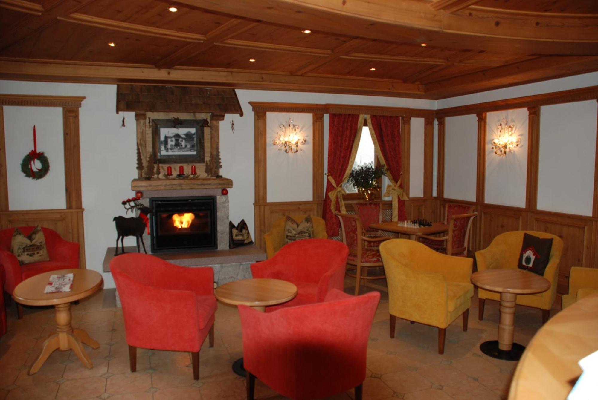 Hotel Flora Selva di Val Gardena Luaran gambar